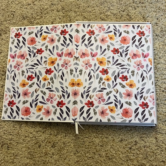 Wedding Planner/Journal - Mrs Cover in White and Gold - Picture 4 of 4